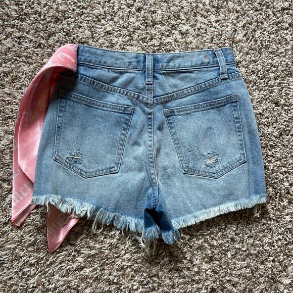 Juicy Couture High Rise Short Women's 26 Medium Wash Denim Distressed Frayed Hem - Picture 2 of 10